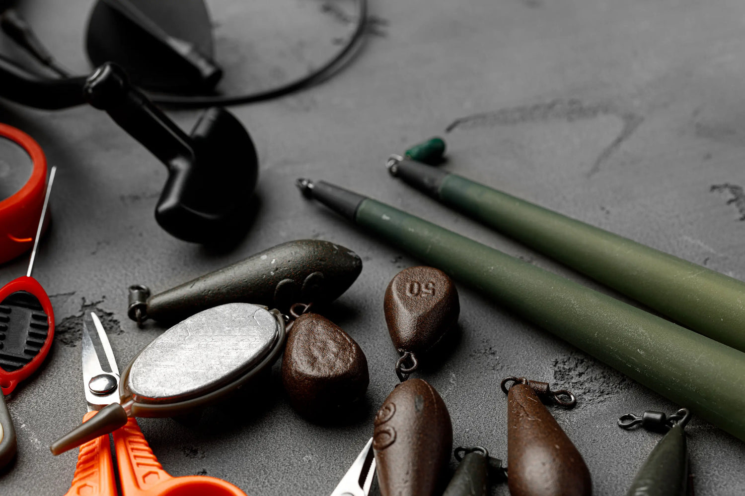 Carp bottom-fishing weights and anti-tangle tubing set up for Fisho CamX bed-presentation test