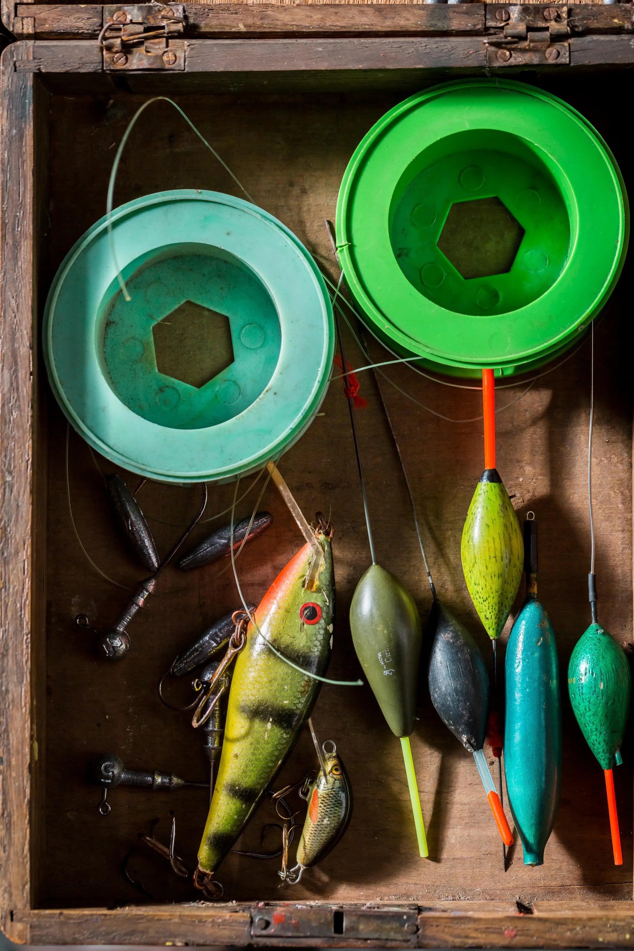 Float-fishing bobbers and split-shot rig ready for CamX live view on bream, roach, and trout